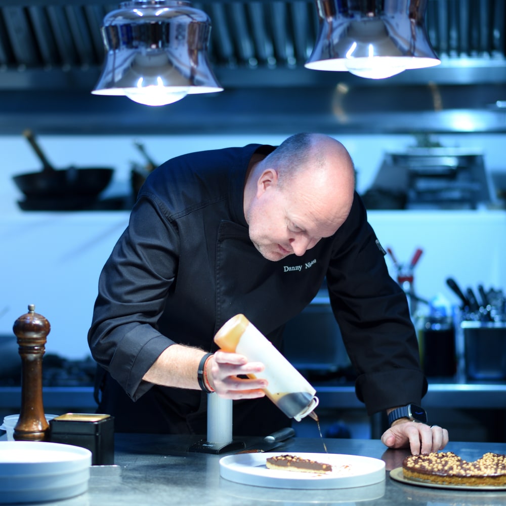 Danny Nielsen cocinando